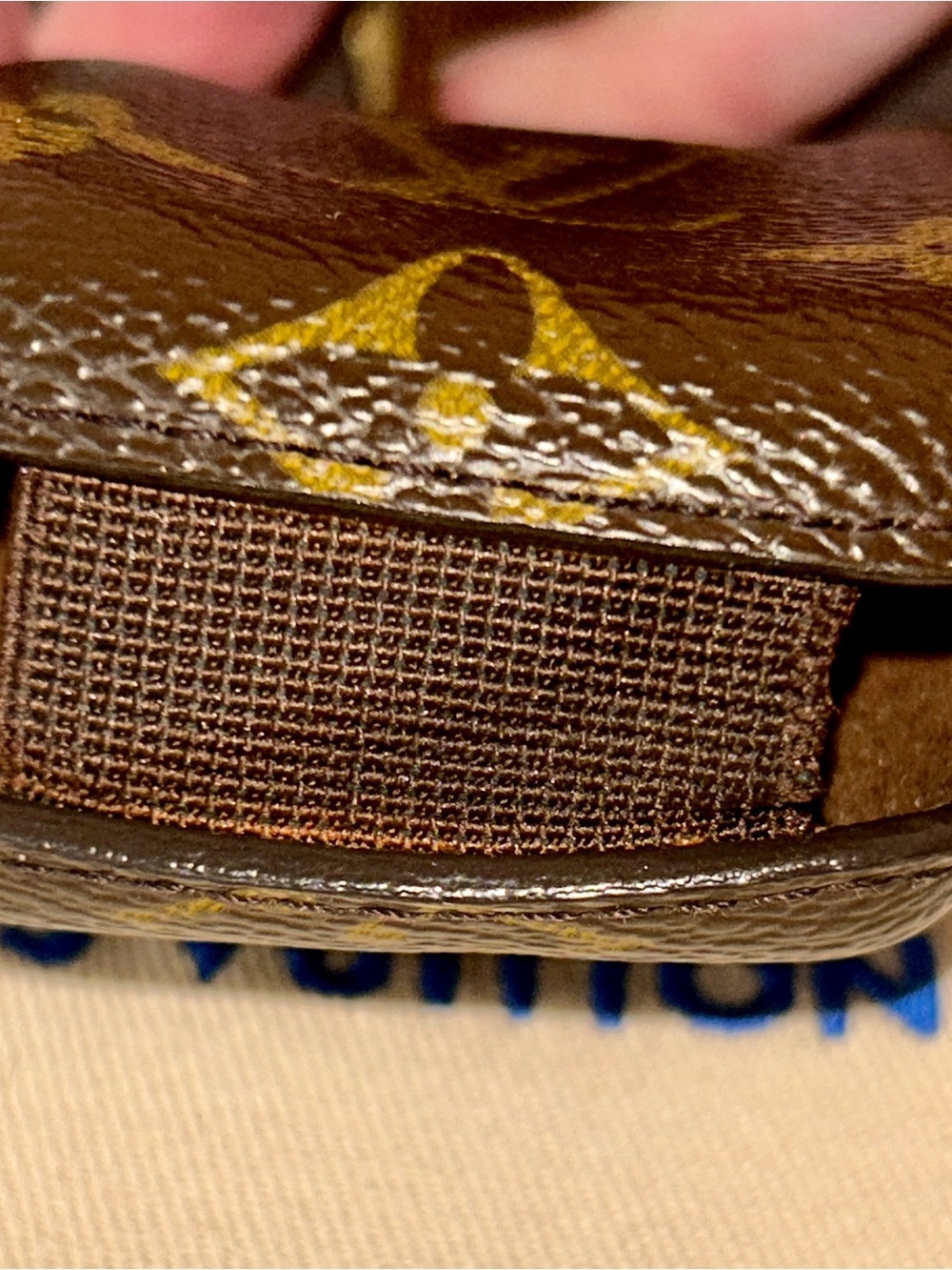 Louis Vuitton Monogram Etui
TelePhone International PM, Collectable - Picture 9 of 12